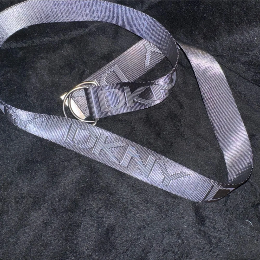 DKNY Donna Karan NY women’s Belt OS Silver/Gray Nylon Logo D Ring 48